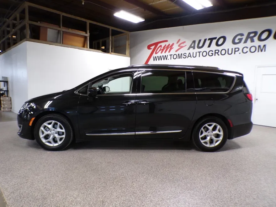 2018 Chrysler Pacifica Touring Plus photo 1