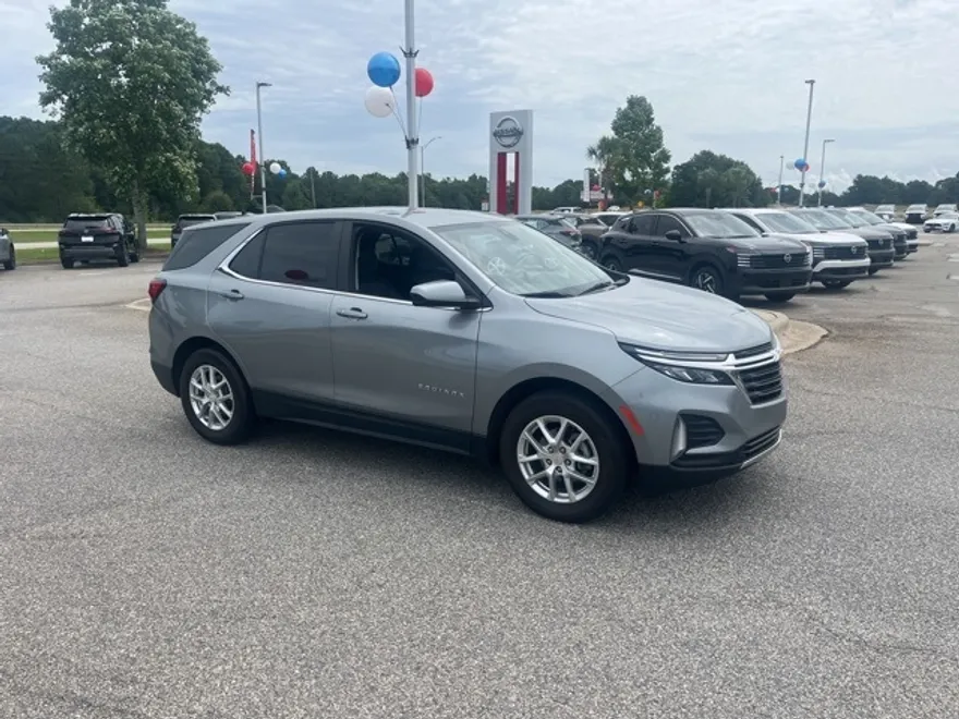 2023 Chevrolet Equinox LT photo 1