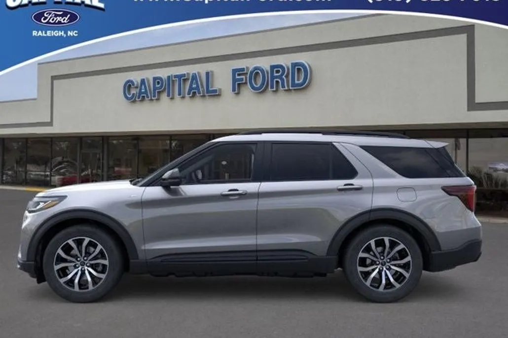 2025 Ford Explorer ST-Line photo 1