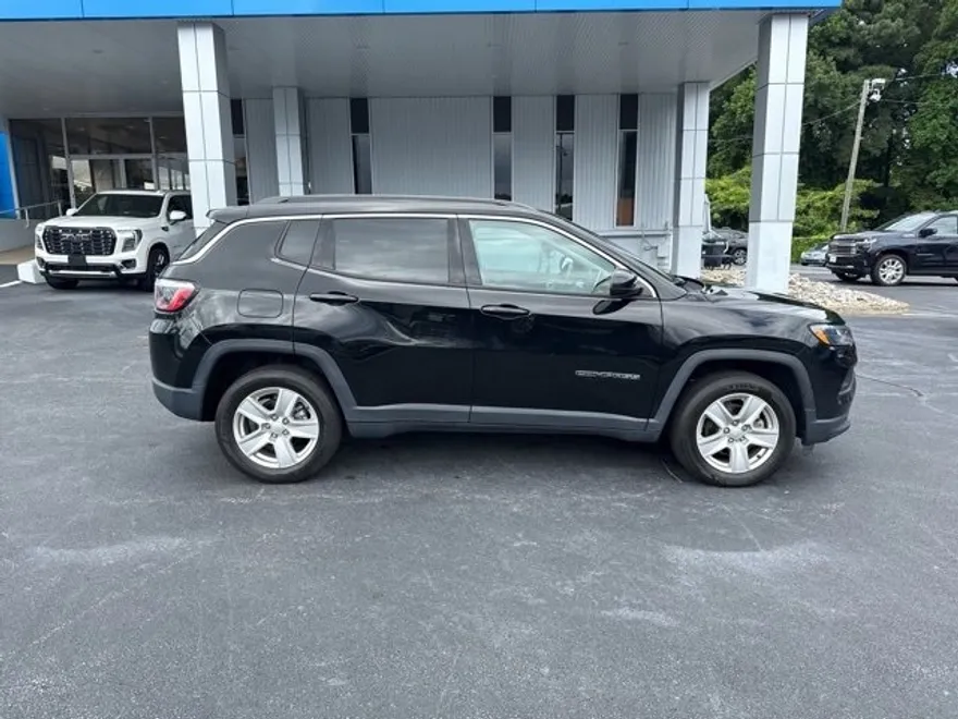 2022 Jeep Compass Latitude photo 1