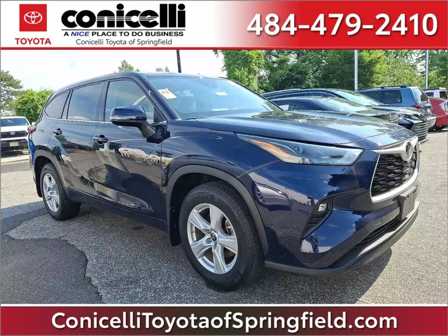 2022 Toyota Highlander LE photo 1