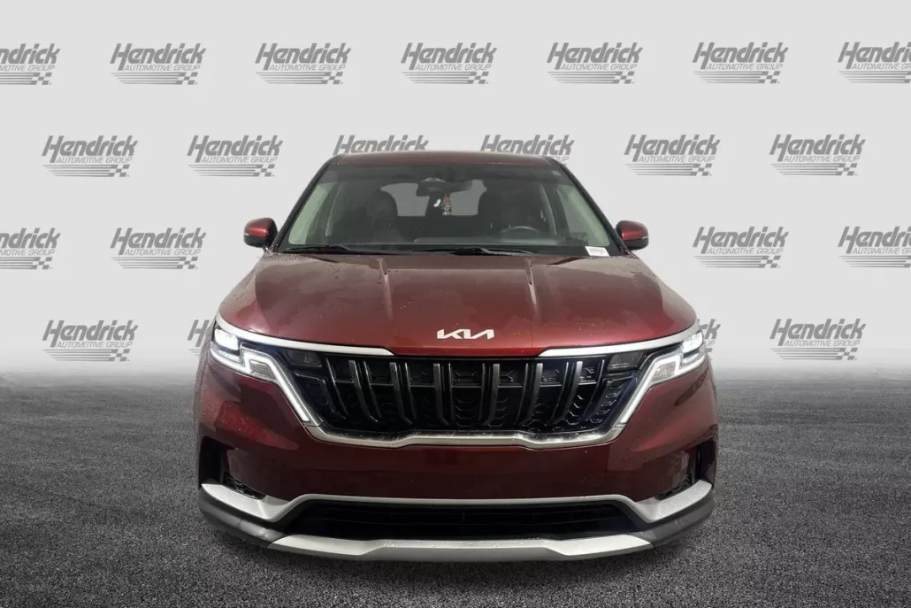2024 Kia Carnival LX photo 1