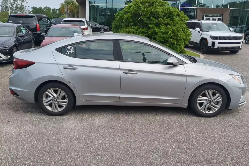 2020 Hyundai Elantra SEL photo 1