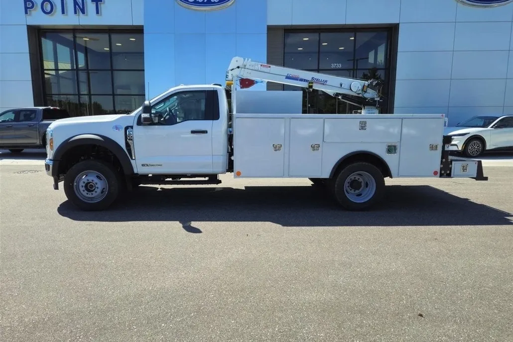 2024 Ford F-600 photo 1