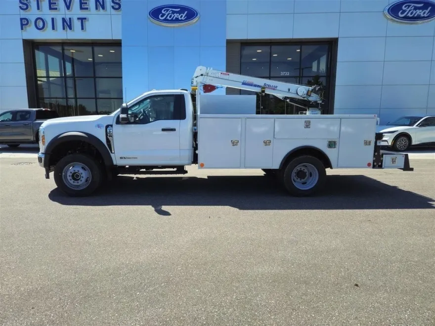 2024 Ford F-600 photo 1