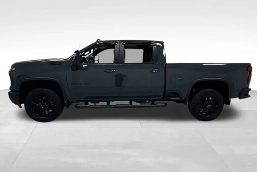 2025 Chevrolet Silverado 2500HD LT photo 1