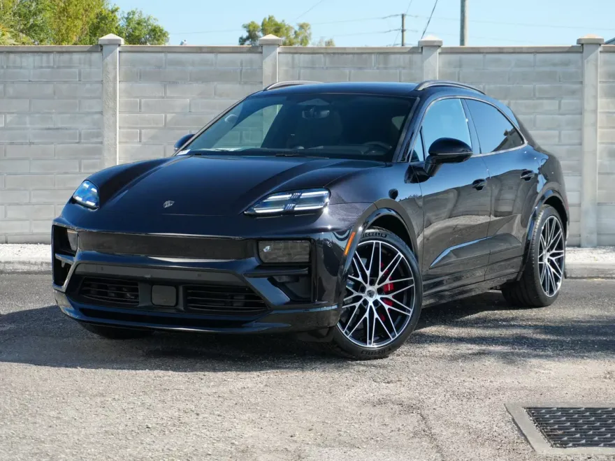 2025 Porsche Macan Electric Turbo photo 1