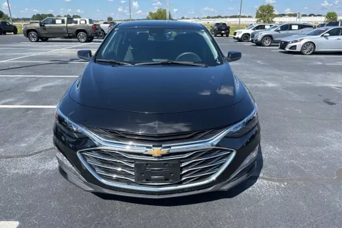 2024 Chevrolet Malibu 1LT photo 2