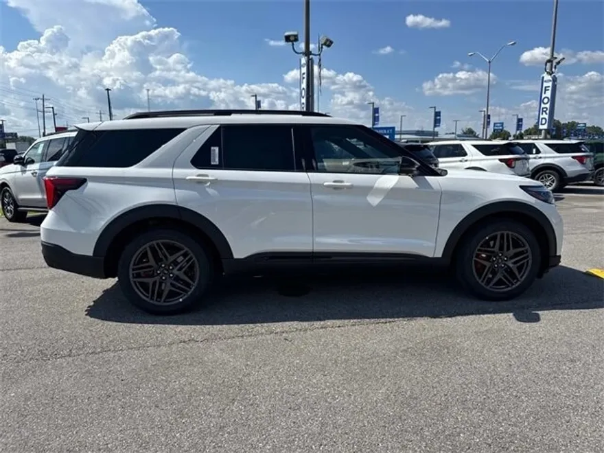2025 Ford Explorer ST photo 1