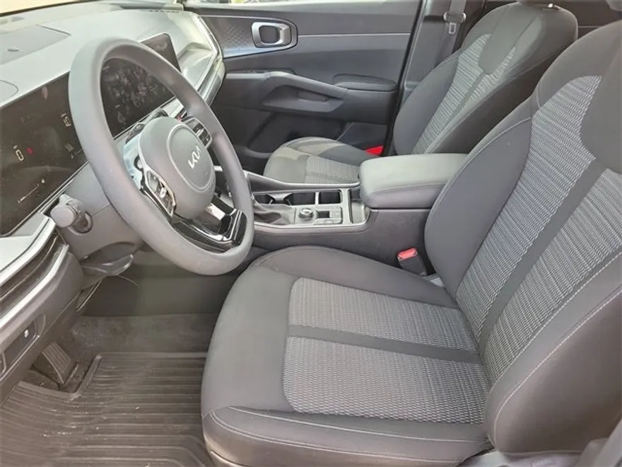 2025 Kia Sorento LX photo 1