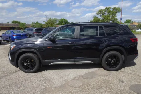 2024 Volkswagen Atlas Peak Edition SEL photo 2