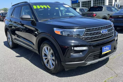 2023 Ford Explorer XLT photo 1