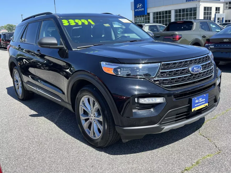 2023 Ford Explorer XLT photo 1