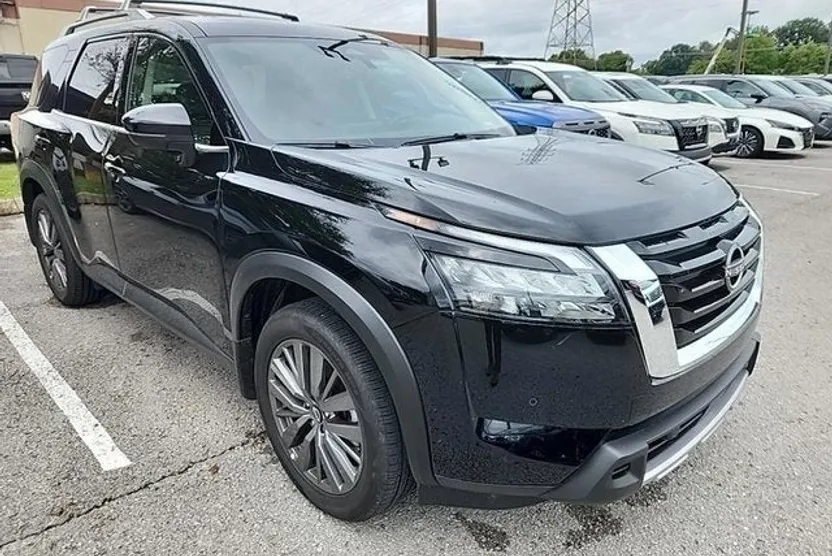 2025 Nissan Pathfinder SL photo 1