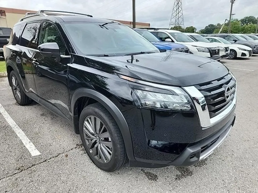 2025 Nissan Pathfinder SL photo 1