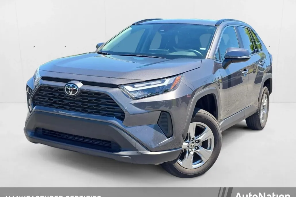 2024 Toyota RAV4 XLE photo 1