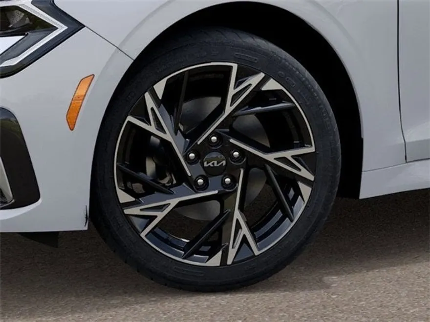 2025 Kia K5 GT-Line photo 9