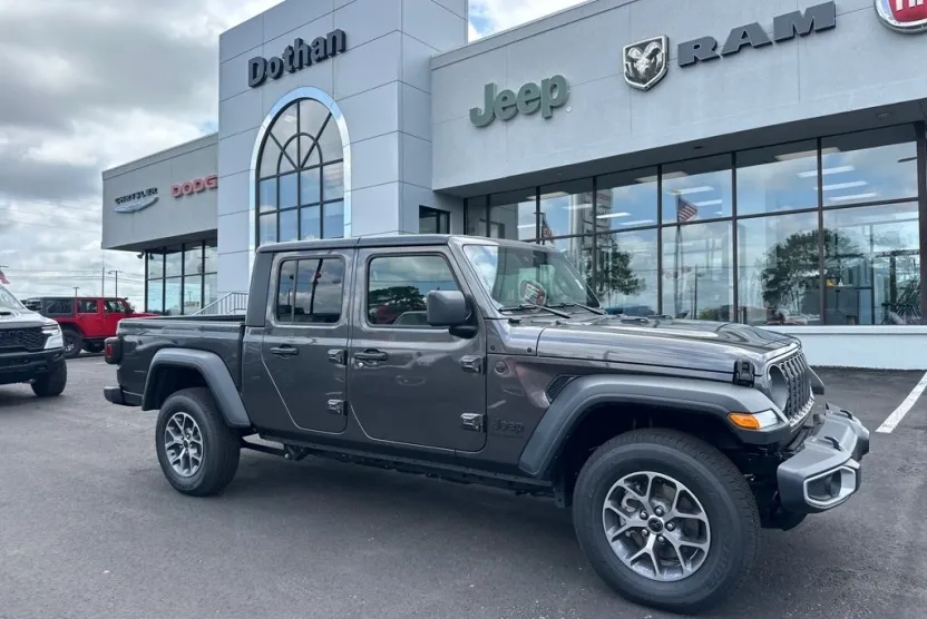 2025 Jeep Gladiator Sport S photo 1