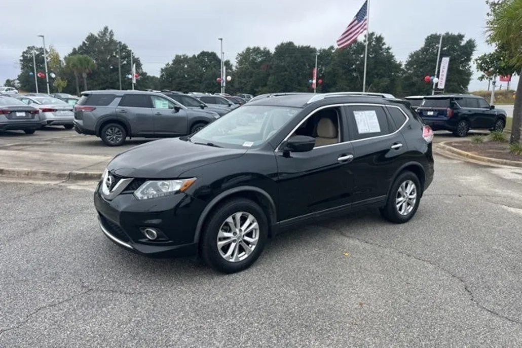 2016 Nissan Rogue SV photo 1