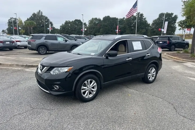 2016 Nissan Rogue SV photo 1