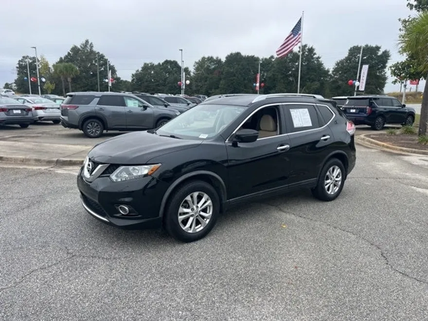 2016 Nissan Rogue SV photo 1