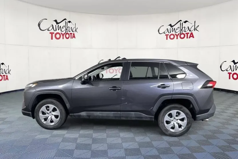 2024 Toyota RAV4 LE photo 1