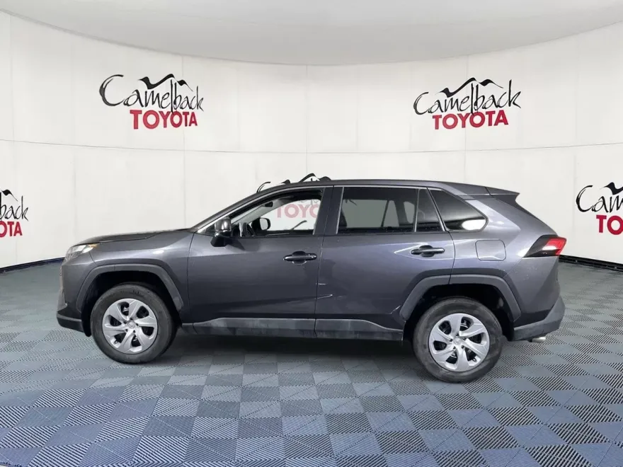 2024 Toyota RAV4 LE photo 1