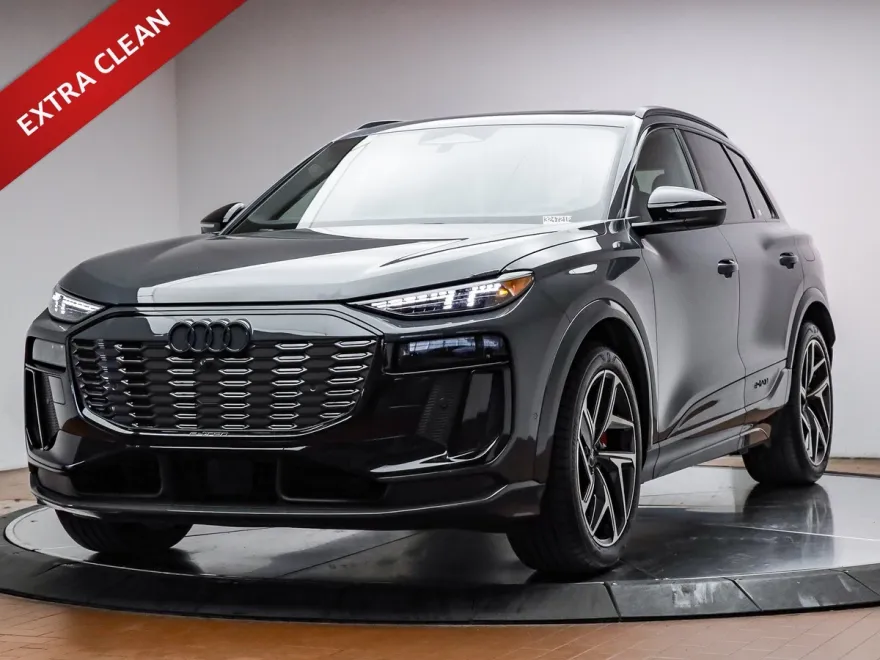 2025 Audi e-tron Premium photo 1