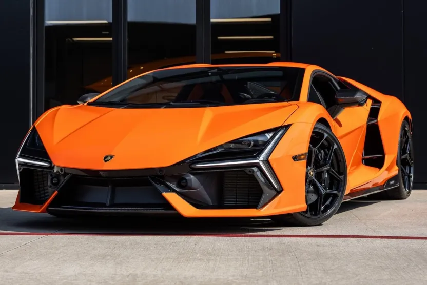 2024 Lamborghini Revuelto photo 1