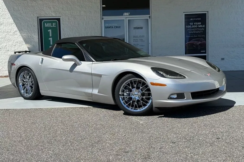 2005 Chevrolet Corvette Base photo 1
