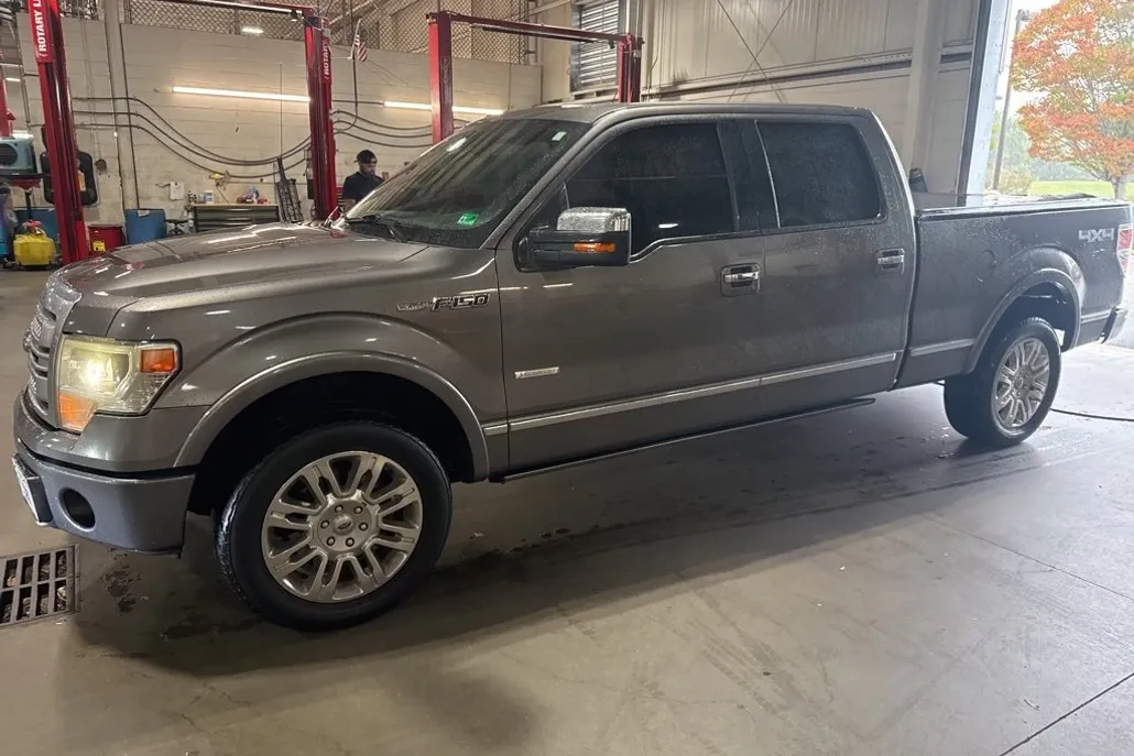 2014 Ford F-150 Platinum photo 1