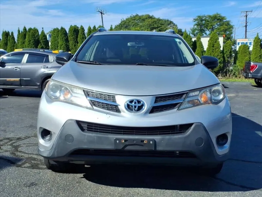 2015 Toyota RAV4 LE photo 1
