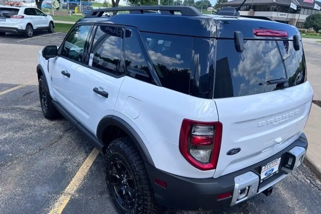 2025 Ford Bronco Sport Outer Banks photo 1