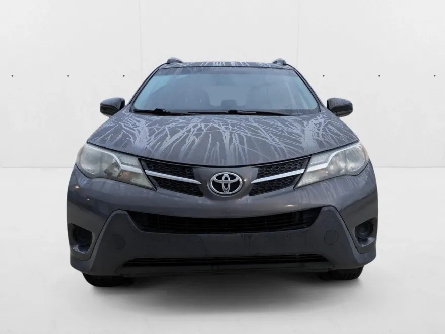 2015 Toyota RAV4 LE photo 1