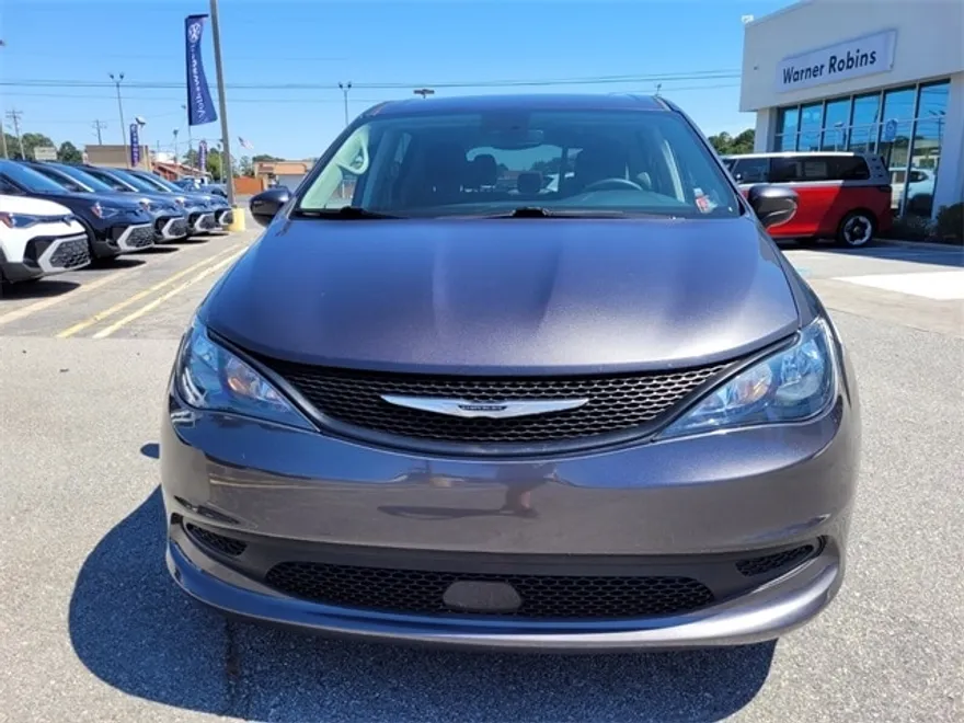 2023 Chrysler Voyager LX photo 1