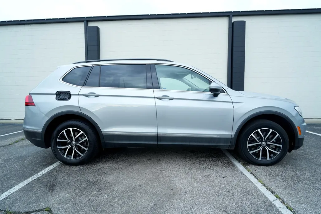 2021 Volkswagen Tiguan SE R-Line Black photo 1