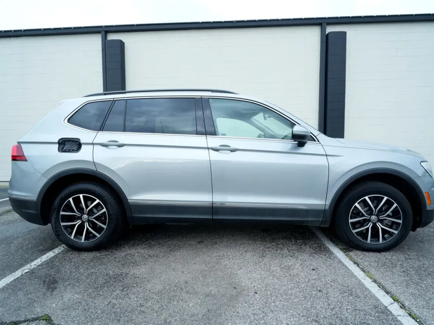 2021 Volkswagen Tiguan SE R-Line Black photo 1