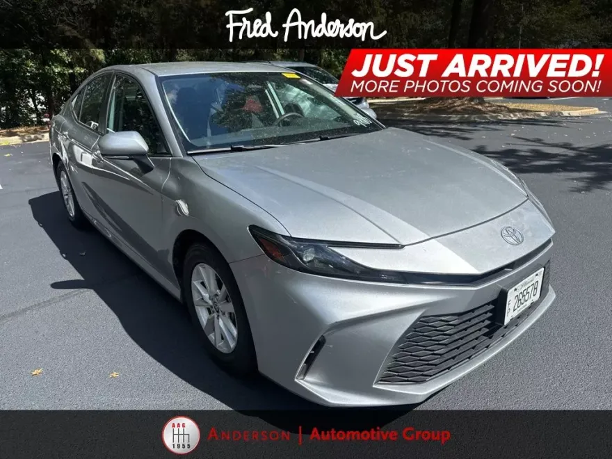2025 Toyota Camry LE photo 1