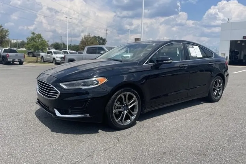 2019 Ford Fusion SEL photo 1