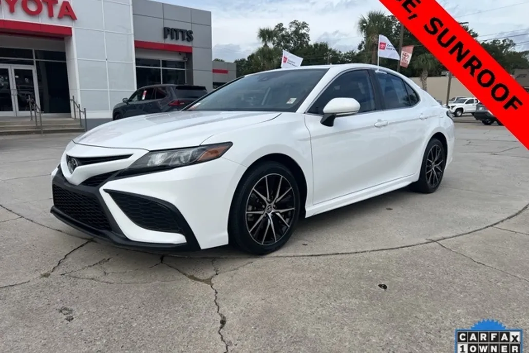 2024 Toyota Camry SE photo 1