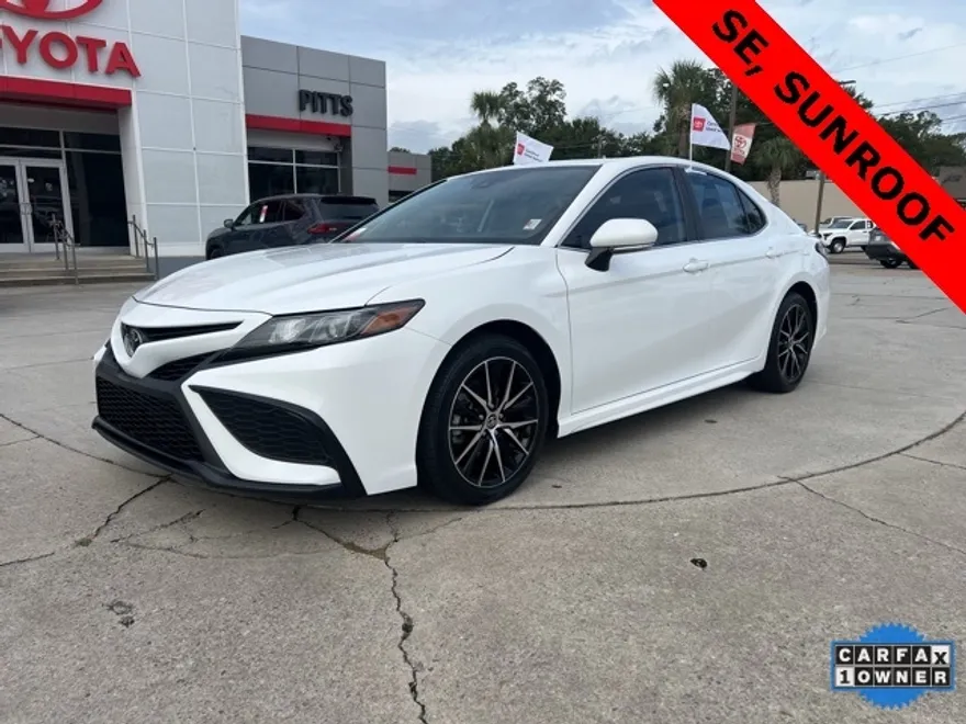 2024 Toyota Camry SE photo 1