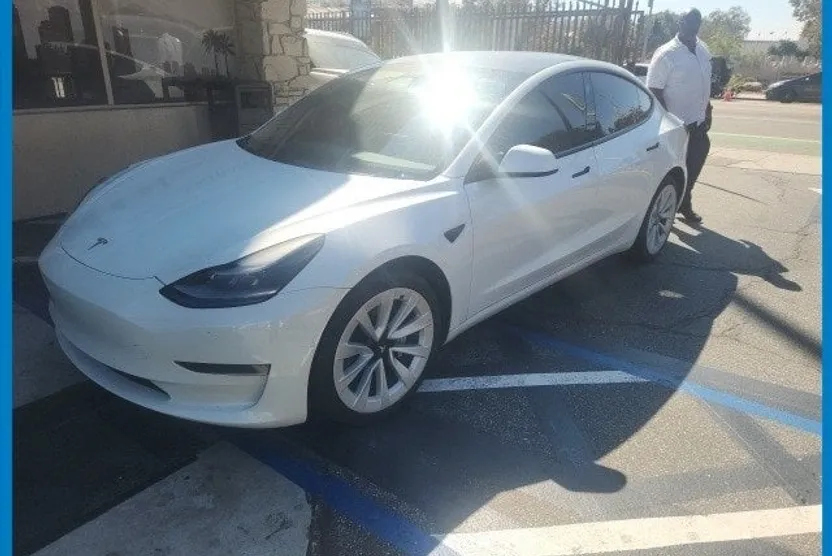 2021 Tesla Model 3 Standard Range Plus photo 1