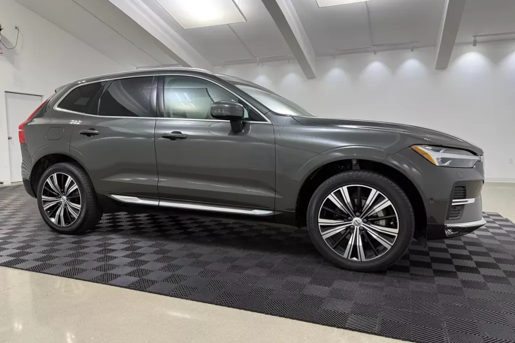2022 Volvo XC60 B5 Inscription photo 1