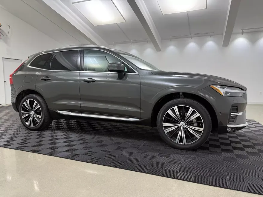 2022 Volvo XC60 B5 Inscription photo 1