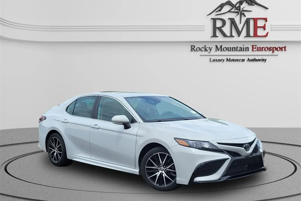 2023 Toyota Camry SE photo 1