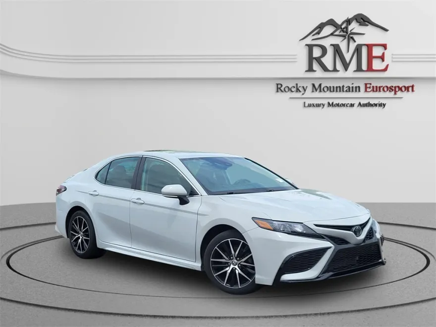 2023 Toyota Camry SE photo 1