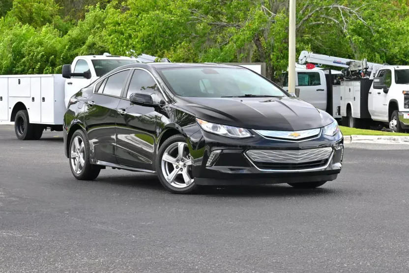 2018 Chevrolet Volt LT photo 1