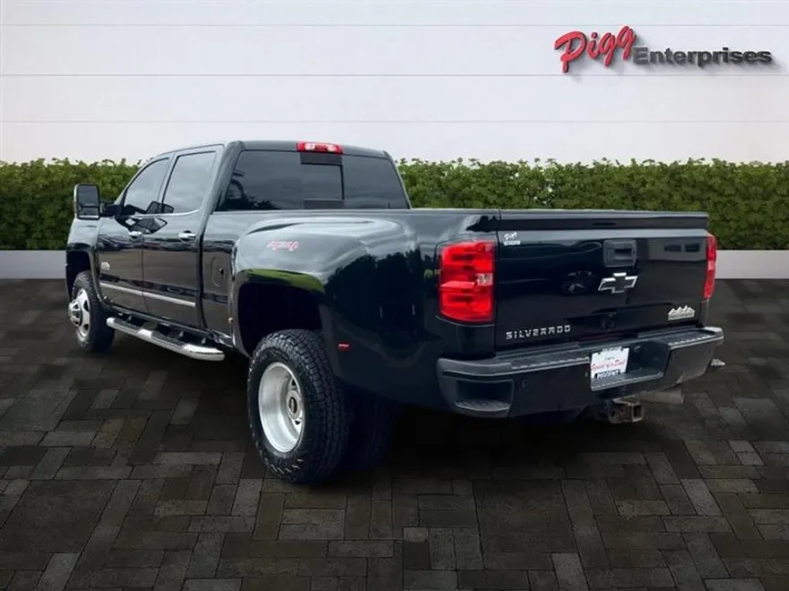 2017 Chevrolet Silverado 3500HD High Country photo 1