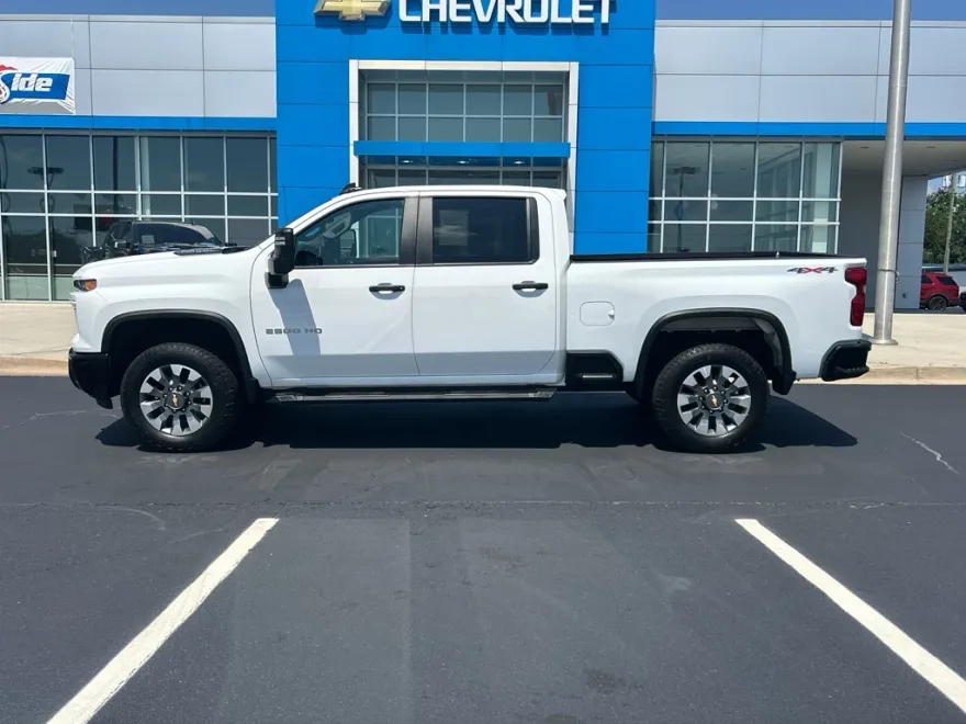 2024 Chevrolet Silverado 2500HD Custom photo 1