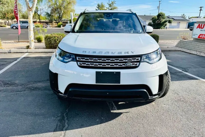 2017 Land Rover Discovery HSE Luxury photo 1